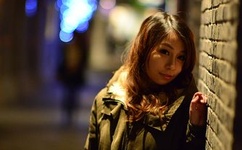 女子被拖到森林里糟蹋